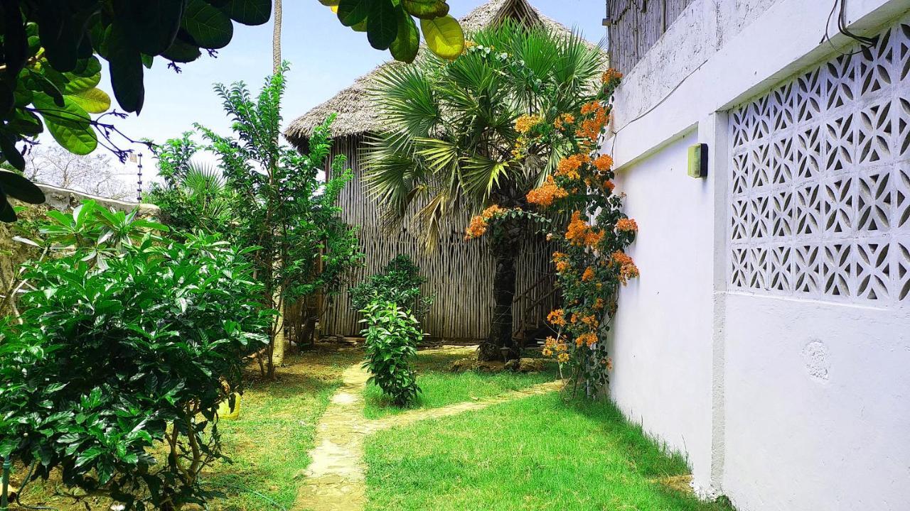 Diani Hostel Diani Beach Eksteriør billede